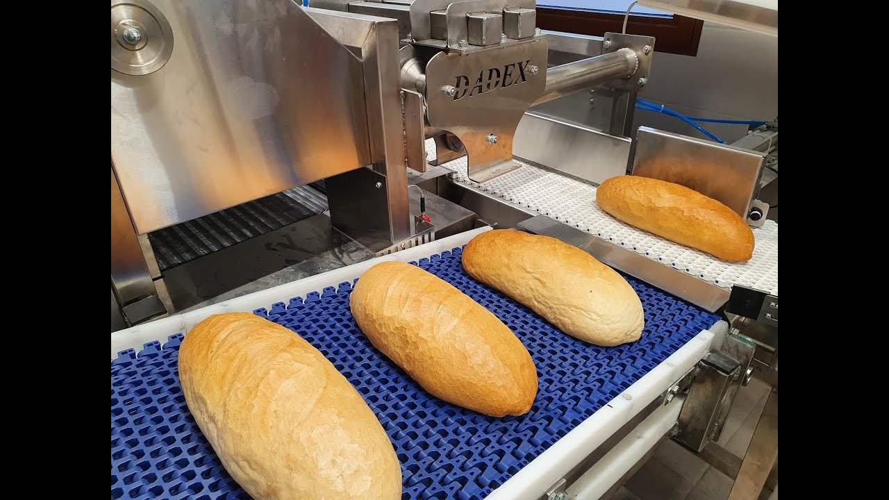 Baked bread from tunnel oven positioning on the cooling conveyor DADEX
