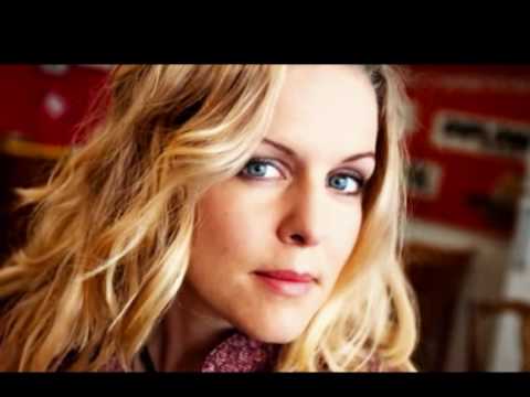 Jul i Folkton / Sofia Karlsson (2010) - Tänd ett ljus