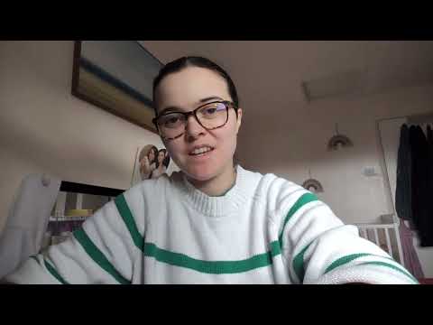 عندما تدفعك بعيدًا، فهي في الواقع تقع في حبك.