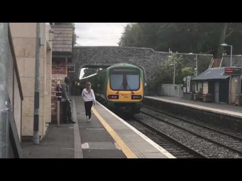 Irish Rail 29000 DMUs 29026+29005 depart Donabate for Bray (4/7/17)