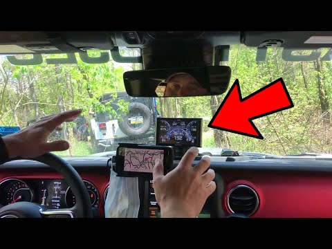 Wrangler JL Superchips Trail Dash 2 Review, Tuning & Features while off-road.