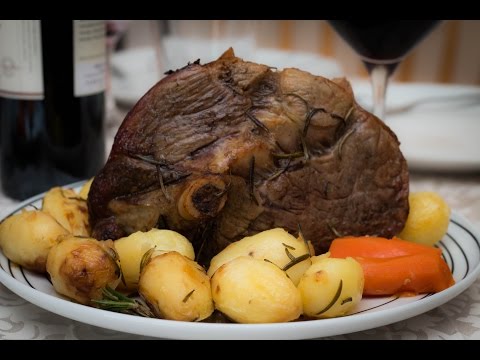 Como hacer Cordero al horno - Pierna de cordero asada y servida con Patatas