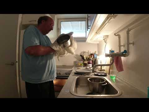 MongoTV_3677 - Mongo Madskole - FRIKADELLER Med Ris - RØDKÅL og Brun Sovs