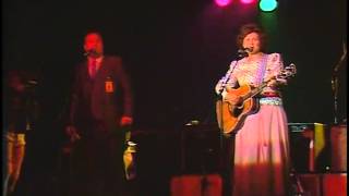 Kitty Wells Family Show I Can&#39;t Help Wondering