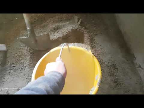 How to mix sand and cement for a screed
