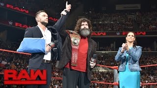 Finn Bálor relinquishes the WWE Universal Championship: Raw, Aug. 22, 2016