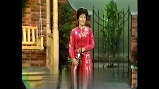 Where No One Stands Alone - Loretta Lynn 1967 RARE FOOTAGE (The Wilburn Brothers Show)