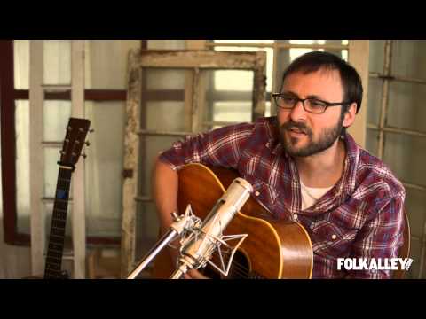 Folk Alley Sessions: Robby Hecht - "Feeling It Now"