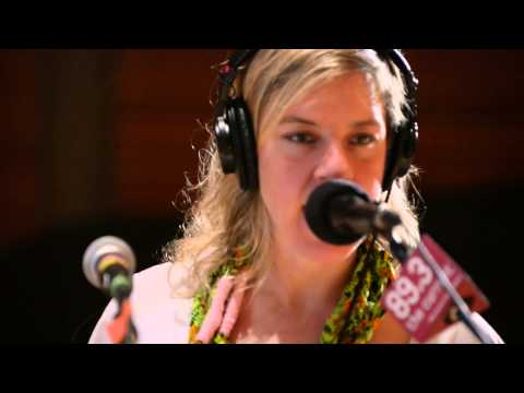 tUnE-yArDs - Water Fountain (Live in the studio of 89.3 The Current)