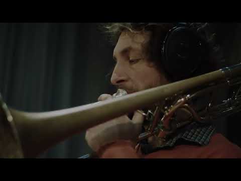 LIUN + The Science Fiction Band – Medusa's Champagne (feat. Lucia Cadotsch and Wanja Slavin)