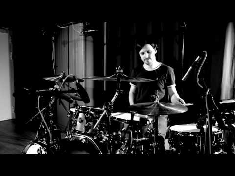 Selah Sue's drummer (Jordi Geuens) legt uit hoe hij Hybrid Drums gebruikt. NED - FR - ENG