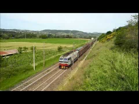 EN 235 con E402 FrecciaBianca deviato in Lenta + E652.003 con carri H