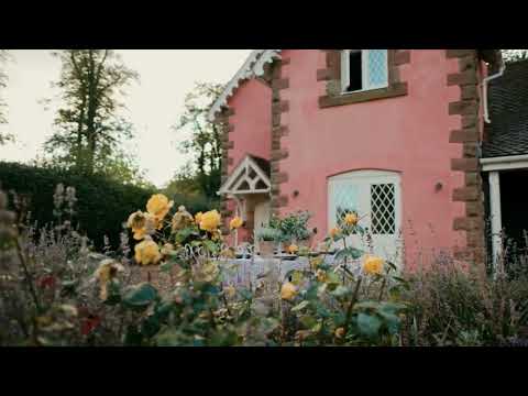 A Countryside Getaway at Charlotte's Folly | Rebecca Udall