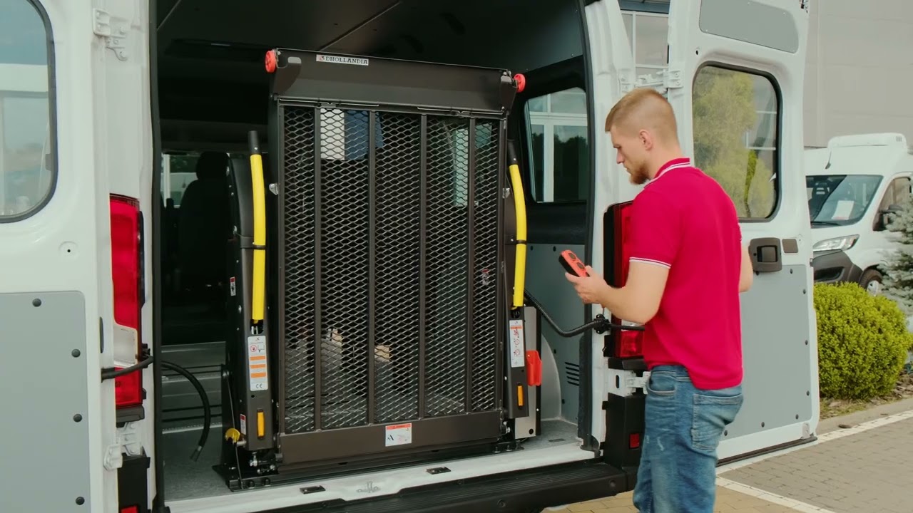 Два соціальні автомобілі для центру «МРІЯ» (м. Нетішин)