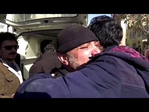 槍手在喀布爾殺害女法官 (Gunmen kill female judges in Kabul)