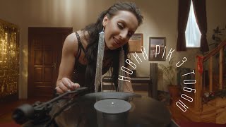 Musik-Video-Miniaturansicht zu Новий рік з тобою (Novyy rik z toboyu) Songtext von Jamala