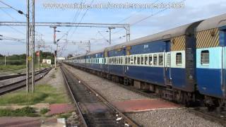 preview picture of video 'GTL WDM3A 16552 Headed Kacheguda Chennai Egmore Express Approaching Falaknuma.'