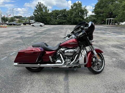2017 Harley-Davidson<sup>®</sup> Street Glide<sup>®</sup> Special Velocity Red Sunglo