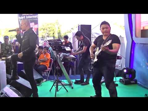 Husein Idol feat Deny & The Add Band - Khayalan Tingkat Tinggi - Ngabuburit Bersama XL Surabaya 2014