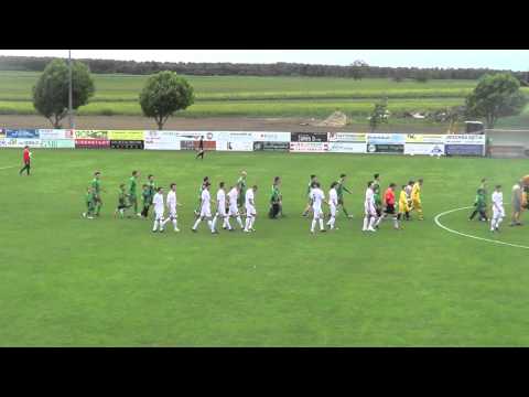 Einlaufen mit Bürgermeister Thomas Steiner beim Spiel UFC St. Georgen gegen Wallern am 10.05.2013