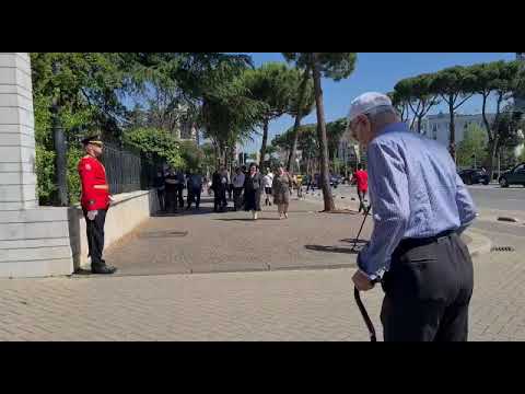 Jozefina Topalli merr pjesë në homazhet për ish-presidentin Bujar Nishani