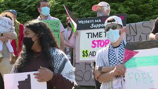 Protesters in New London gather in support of Palestinians