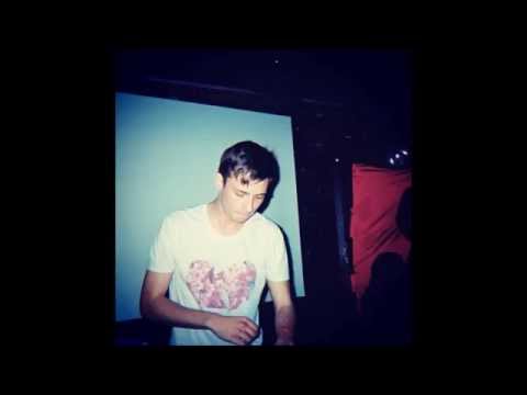 Flume vs Mr V. - Back and Fourth