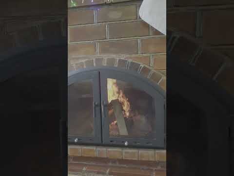 Видео о дверце камина 1