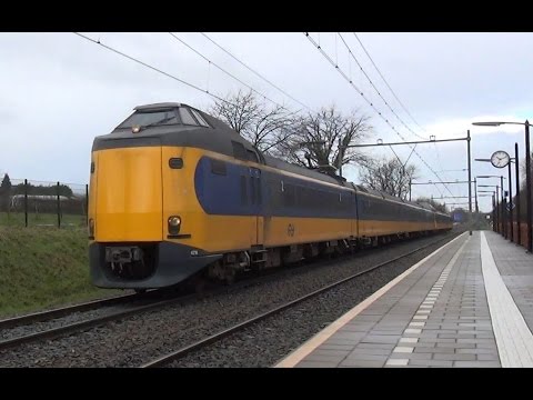 ICMm 4216 + 4032 komen door station Schinnen