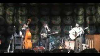 10.10.07 The Avett Brothers perform Backwards with Time