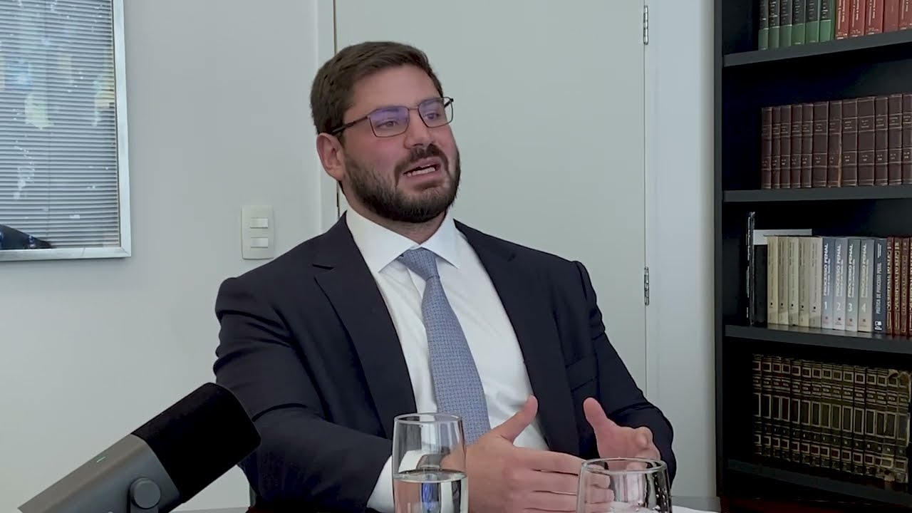 Direito Comparado - Júri e Revisão Criminal do caso dos Irmãos Menendez