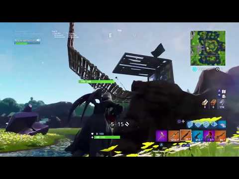 Enfrentando a mi amigo en patio de juegos sin camiseta 7w7