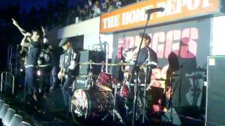 The Briggs - This Is L.A. (Live at Staples Center 4/19/11)