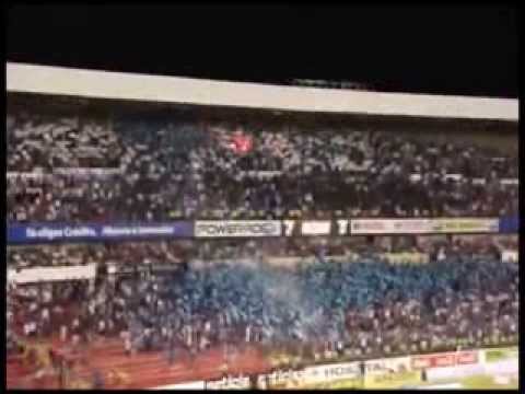 "GALLOFAN Gallos Blancos Querétaro 2-0 León. Liga MX Apertura 2013." Barra: La Resistencia Albiazul &bull; Club: Querétaro