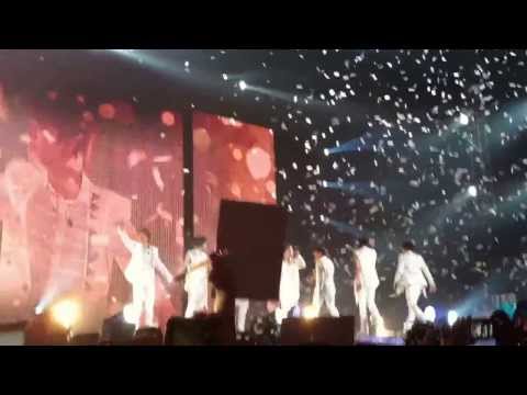 Infinite's Singapore One Great Step Concert - Ending (2)