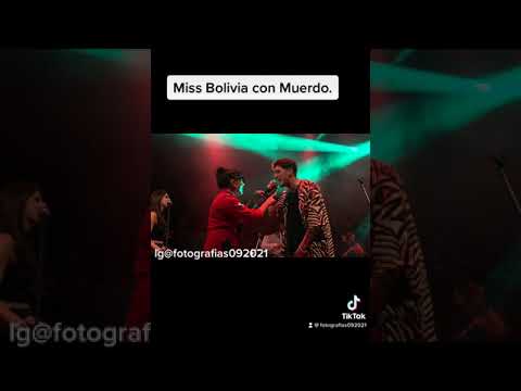 Muerdo con Miss Bolivia.