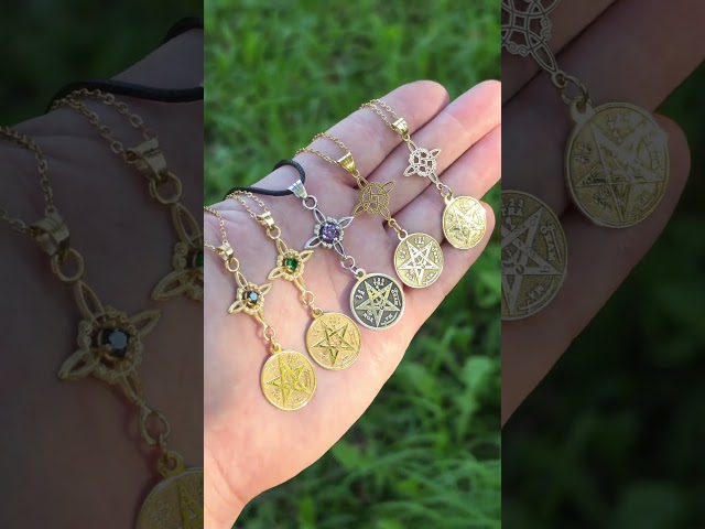 Vídeo relacionado con Colgante amuleto Nudo de Bruja & Tetragrámaton de Plata de Ley 925 - Amuleto doble protección de Plata de Ley con cadena incluida
