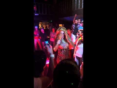 Barbara Bouth na ivyx jlle festa das havaianas