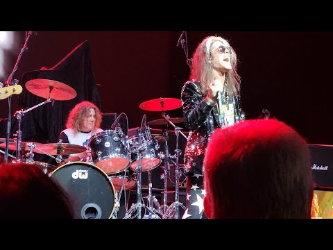 Steven Adler from Guns N Roses with Ari Kamin performing "Welcome to the Jungle"  March 25 2022