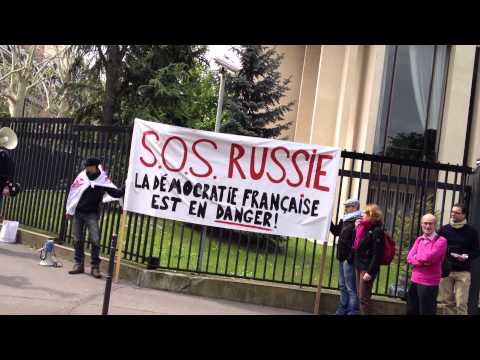 Французы просят Путина защитить у них демократию
