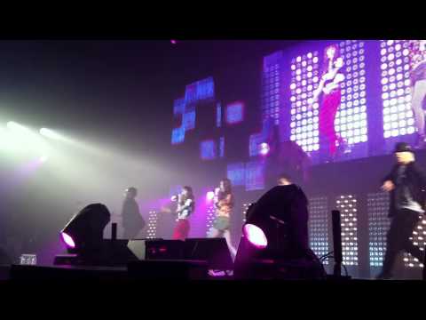 [Fancam] Sm Town in Paris 110611 Jessica & Krystal " Tik Tok"