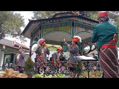 Pertama kali Jogja Hip Hop Foundation manggung di Kraton Yogyakarta