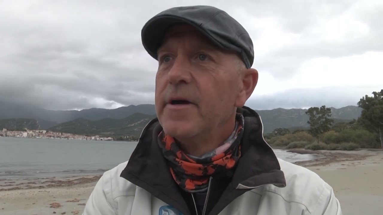 À la place d'heures de colle, des collégiens de Saint-Florent participent à la dépollution de plages