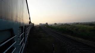 preview picture of video '11035-dadar-mysore sharavati express crossing Krishna river by new bridge at kudachi'