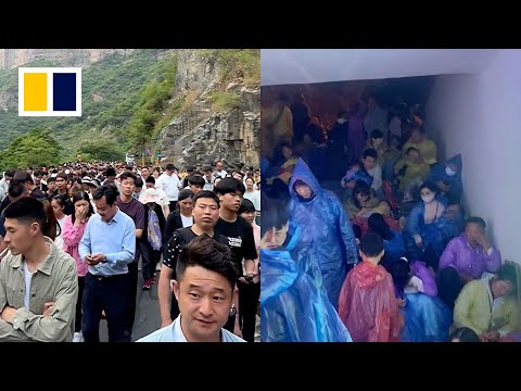 Chinese tourists stranded on mountain during Golden Week holiday