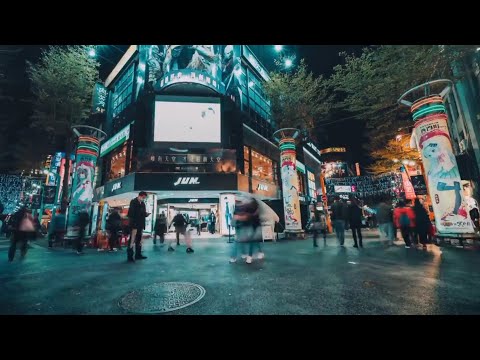 A Dynamic Timelapse of People Walking