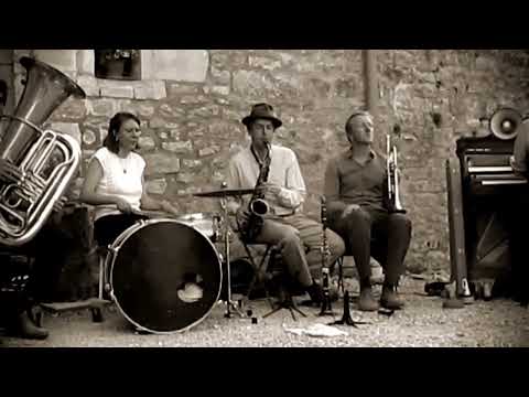 Old Fish Jazzband -  Short Dress Gal - Live in Baume Les Messieurs, Jura, France, June 2022