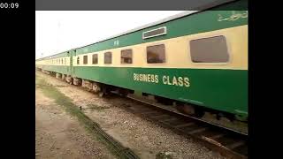 preview picture of video 'Pakistan Railway,s KARAKAROM Express. Towards by Lahore  pass Toba Tek singh'