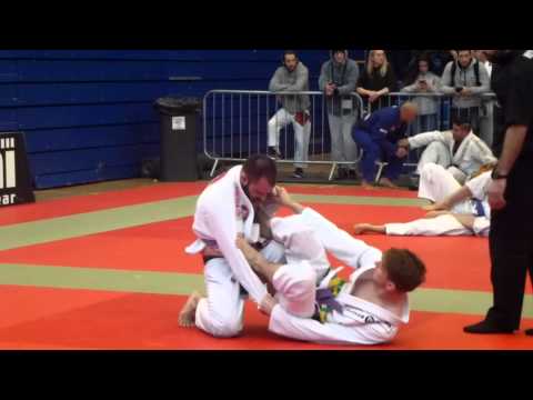 Oscar Gugala vs Ian Perkins - IBJJF London Winter Open 2016 - Purple Adult - Middle