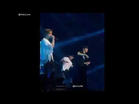 (ENG SUB) 아이콘 iKON. CHANWOO THREW A MIC!? (SEE iKON LAUGH!!)